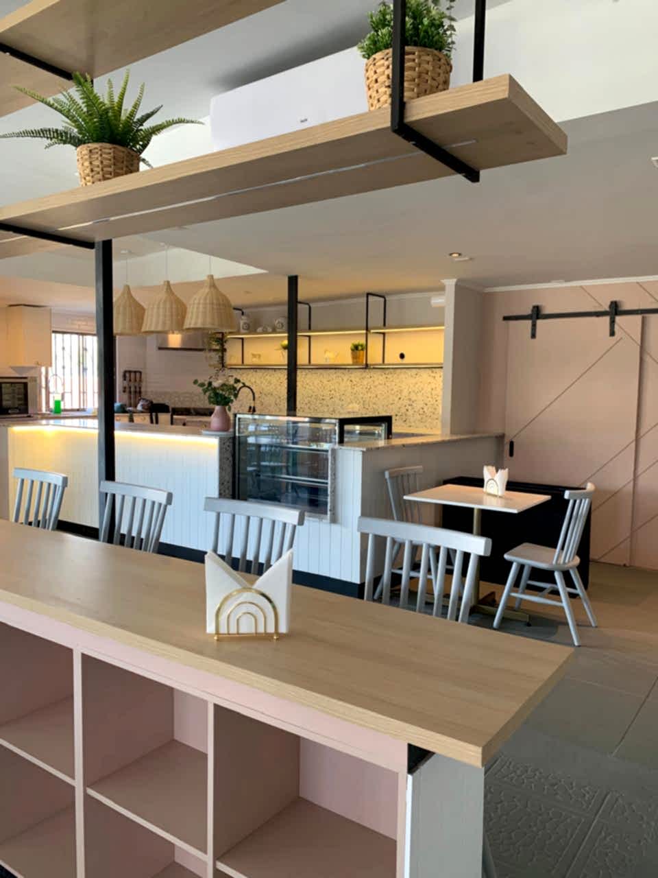 Interior Mombee